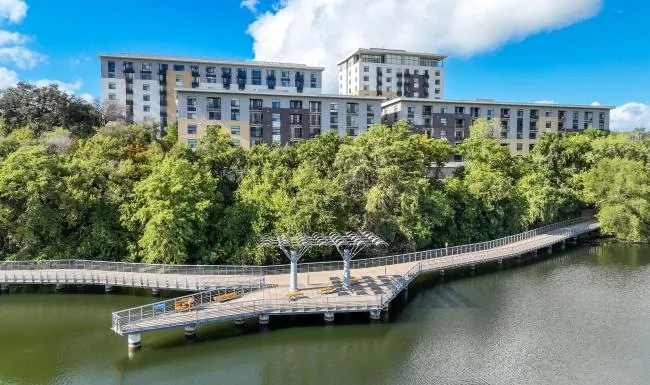 Berkshire Riverview Apartments apartment building